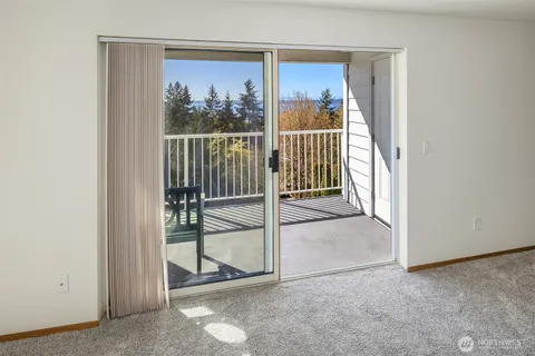 $212,998 | 28602 16th Avenue South, Unit 301, Federal Way, WA 98003