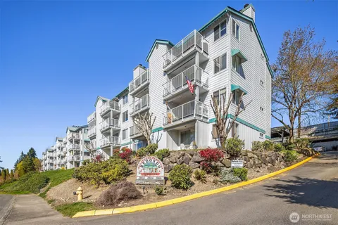 $212,998 | 28602 16th Avenue South, Unit 301, Federal Way, WA 98003