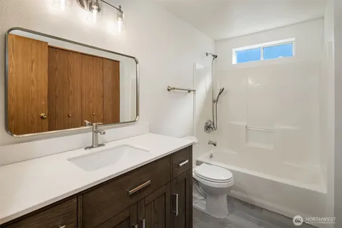 $212,998 | 28602 16th Avenue South, Unit 301, Federal Way, WA 98003