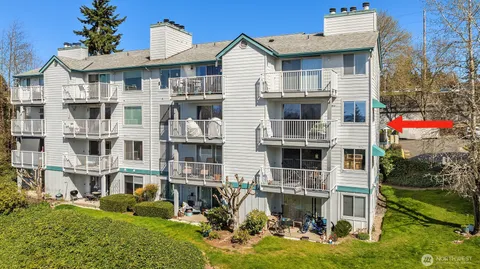 $212,998 | 28602 16th Avenue South, Unit 301, Federal Way, WA 98003