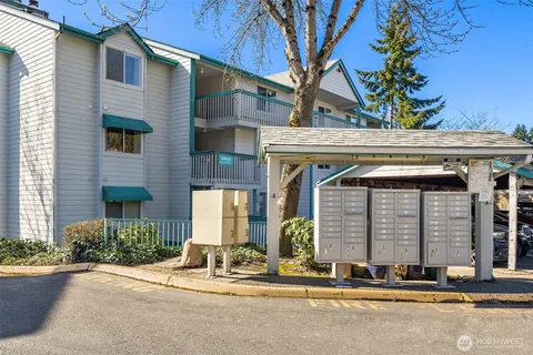 $212,998 | 28602 16th Avenue South, Unit 301, Federal Way, WA 98003