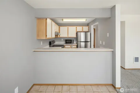 $212,998 | 28602 16th Avenue South, Unit 301, Federal Way, WA 98003