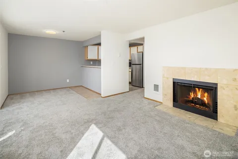 $212,998 | 28602 16th Avenue South, Unit 301, Federal Way, WA 98003