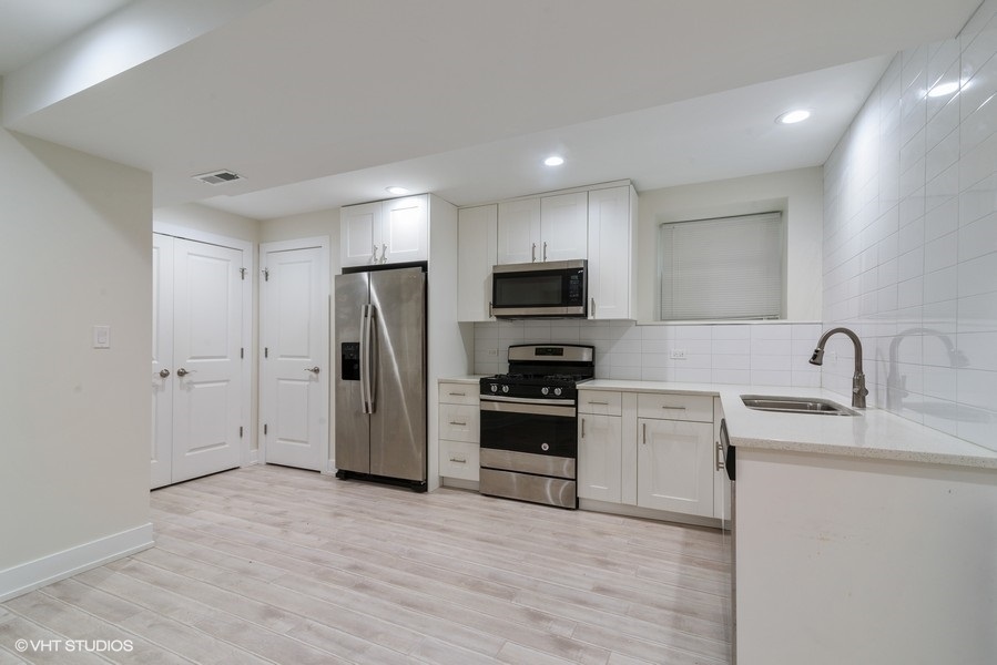 1914 West Crystal Street, Unit GF Chicago, IL 60622 - Photo 3 of 11