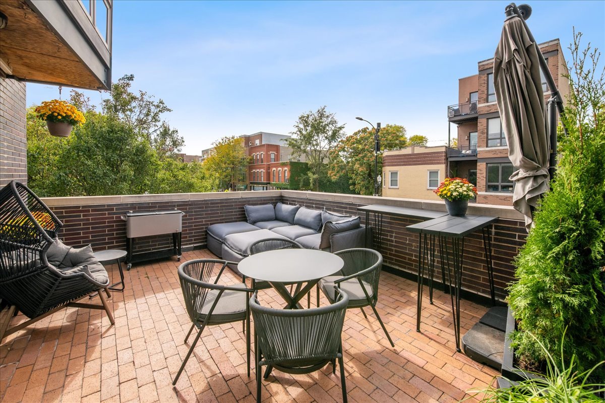 1915 North Damen Avenue, Unit A Chicago, IL 60647 - Photo 13 of 26 a view of a chairs and table in patio