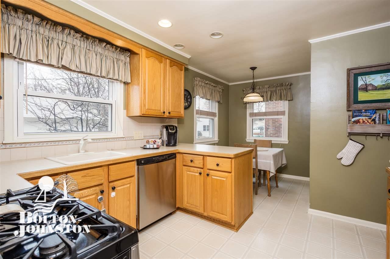 1718 Newcastle Road Grosse Pointe Woods, MI 48236 - Photo 13 of 39