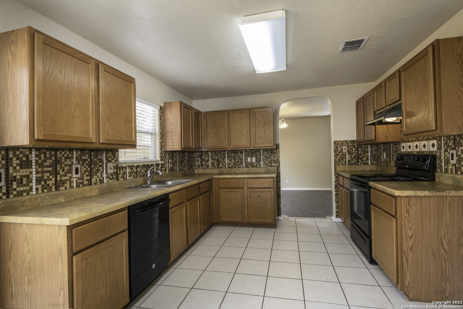 518 Reba Converse, TX 78109 - Photo 5 of 35