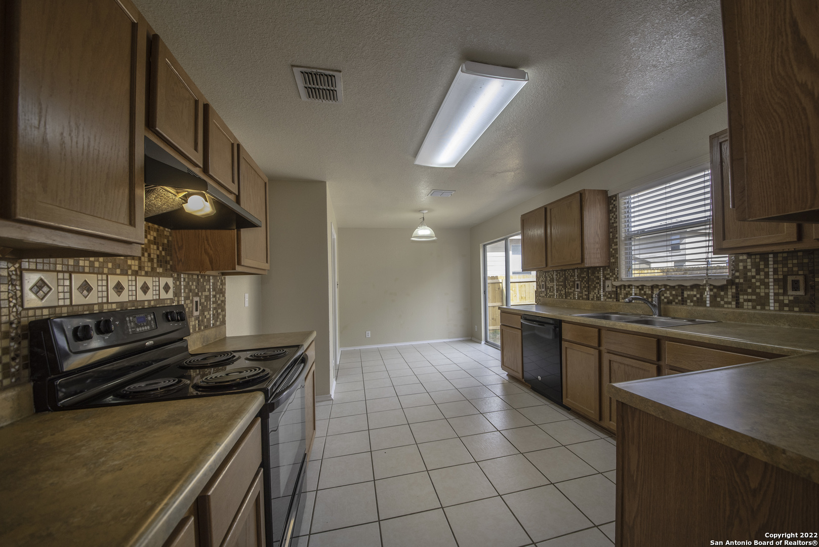 518 Reba Converse, TX 78109 - Photo 6 of 35