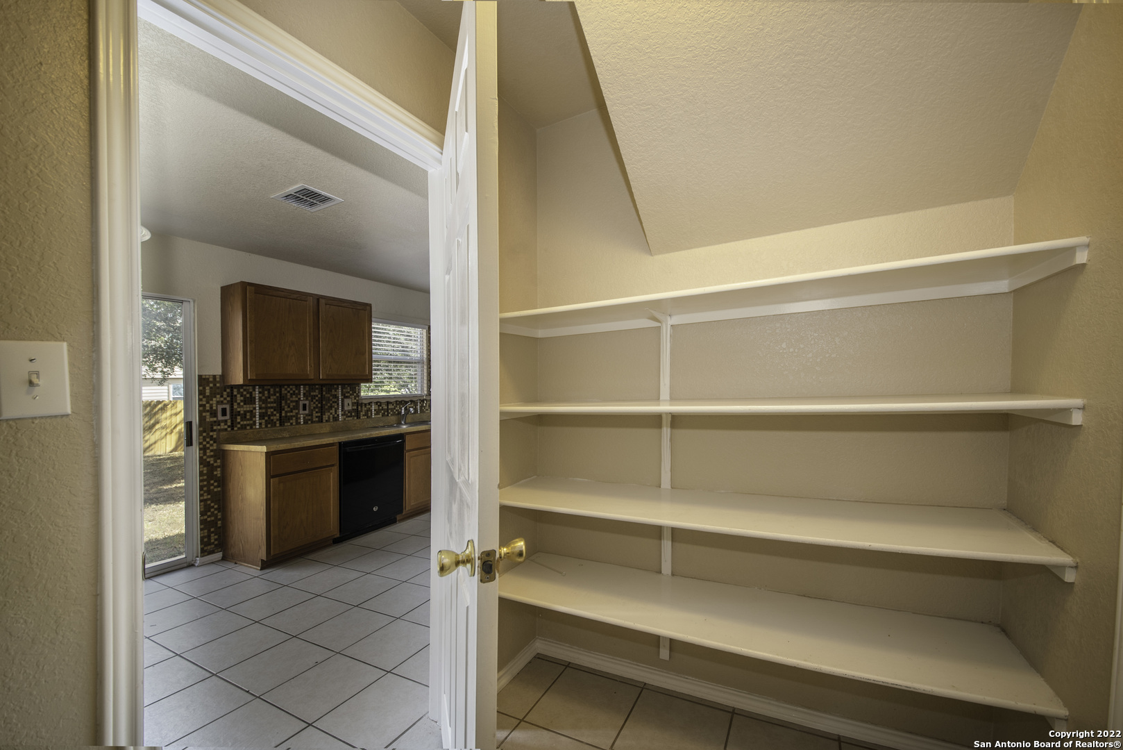 518 Reba Converse, TX 78109 - Photo 7 of 35