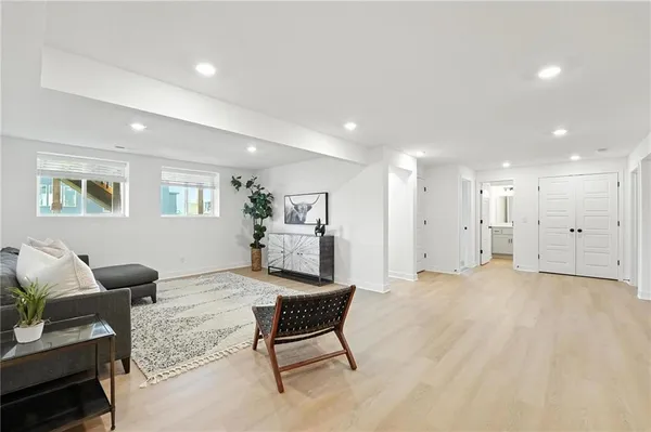 $532,282 | 10523 North Jarboe Street, Kansas City, MO 64155