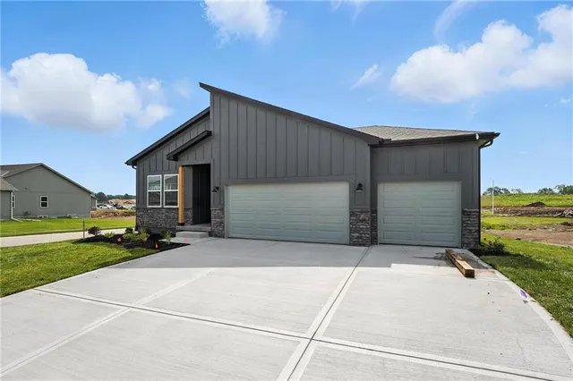 $532,282 | 10523 North Jarboe Street, Kansas City, MO 64155