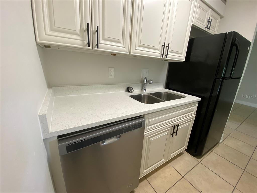 5317 Curry Ford Road, Unit M202 Orlando, FL 32812 - Photo 5 of 10 Gallery Image 5