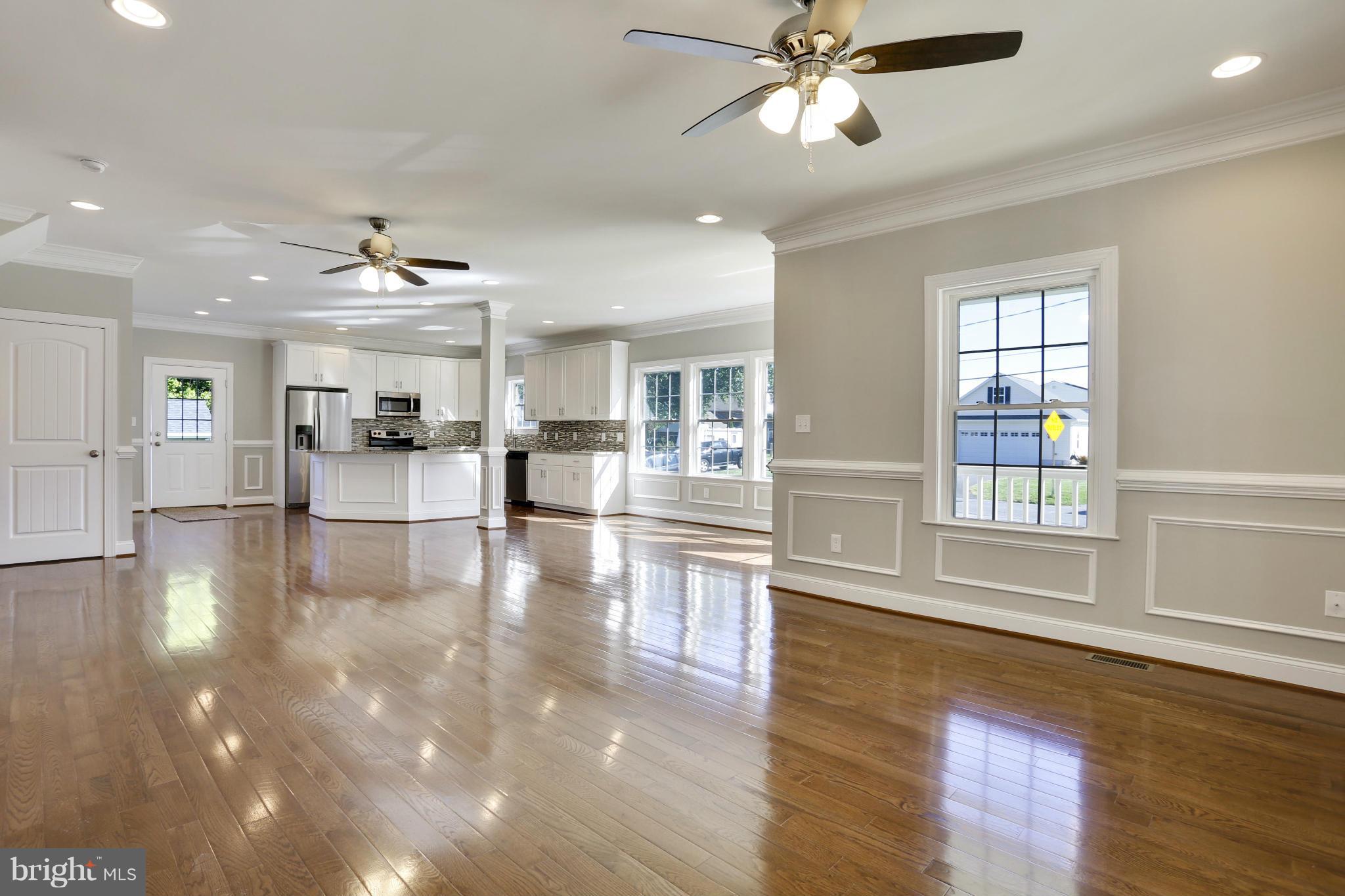 268 Arundel Road Pasadena, MD 21122 - Photo 6 of 30 Living Room