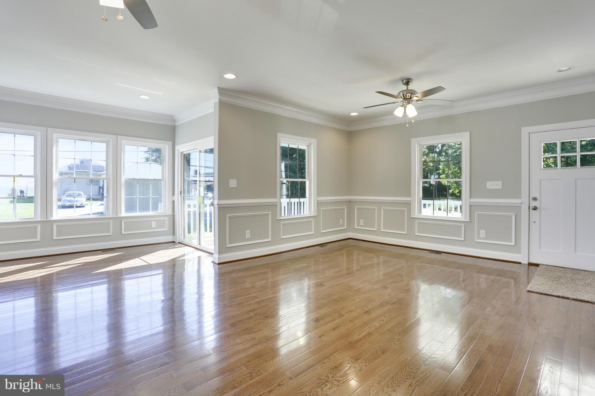 268 Arundel Road Pasadena, MD 21122 - Photo 8 of 30 Living Room