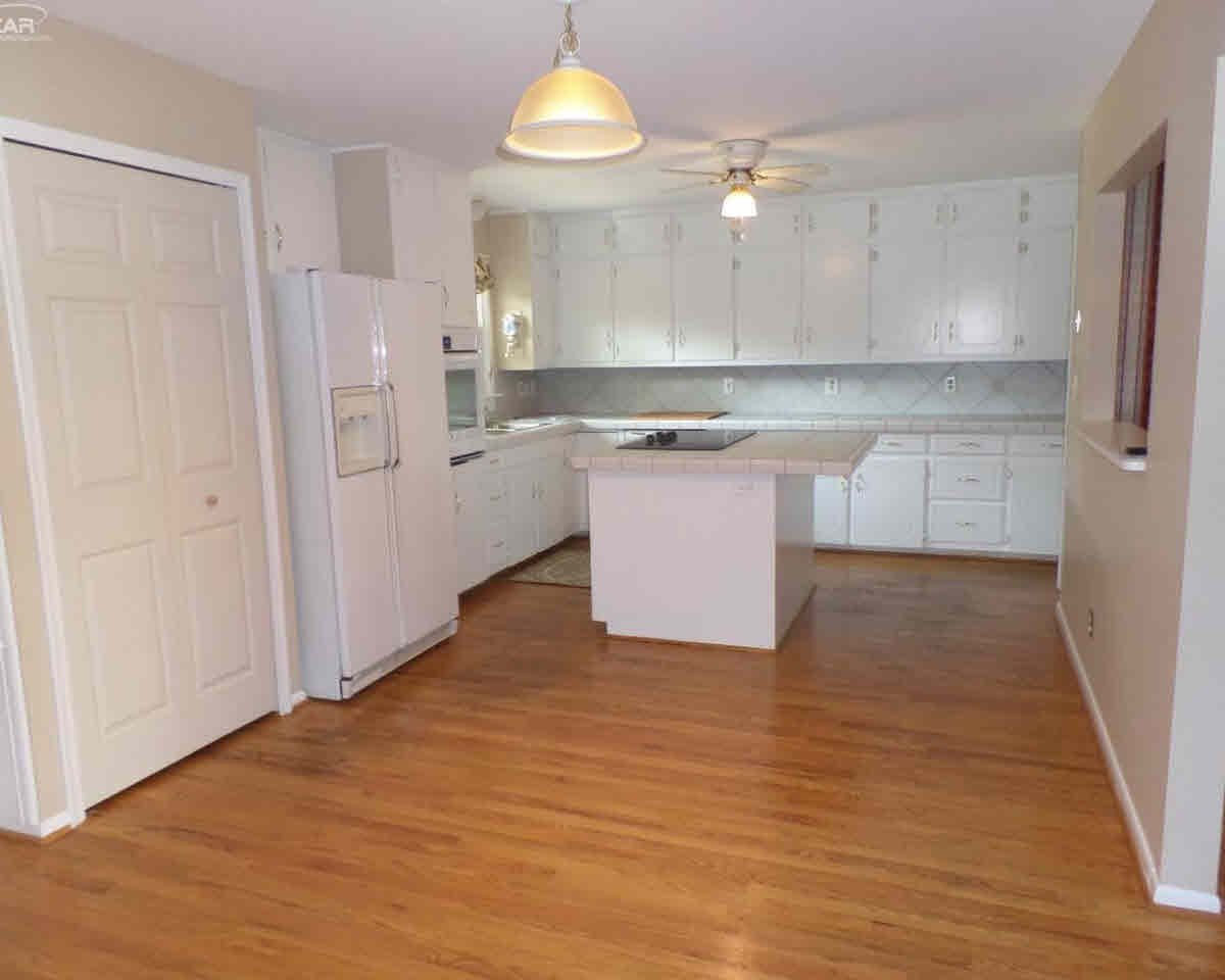 6305 Kings Pointe Road Grand Blanc, MI 48439 - Photo 17 of 49 21363173-16.JPG