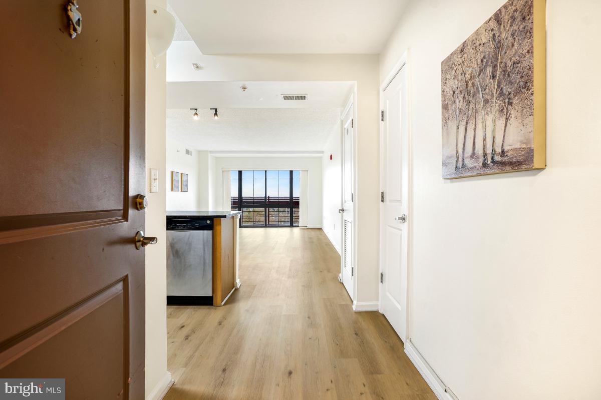 7915 Eastern Avenue Northwest, Unit 1208 Silver Spring, MD 20910 - Photo 4 of 31