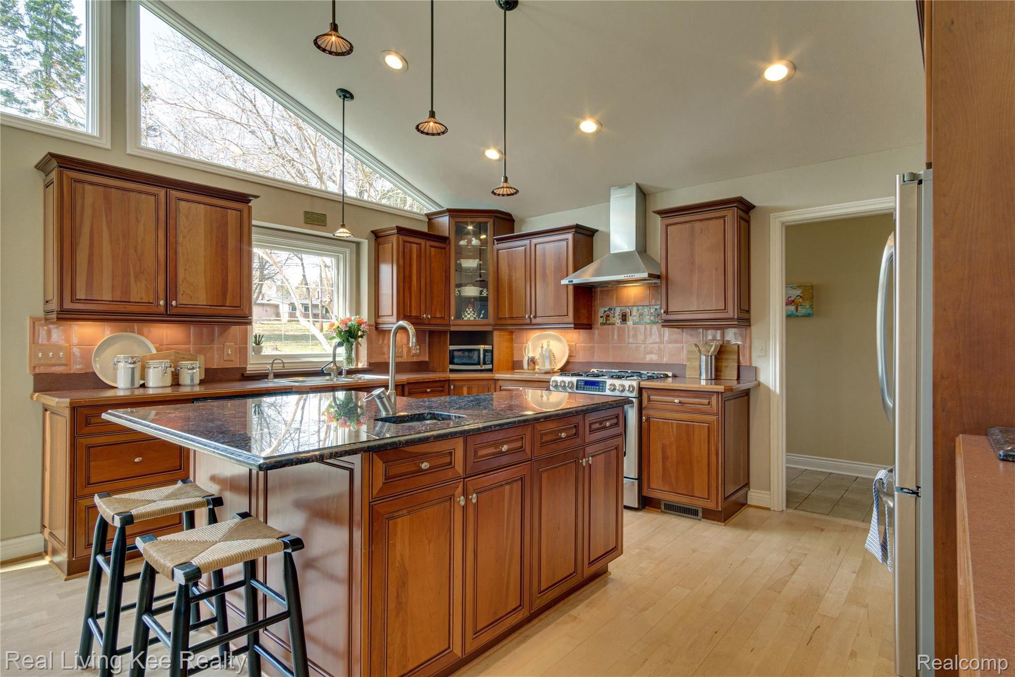 136 East Maryknoll Road Rochester, MI 48309 - Photo 16 of 42 Interiors (13 of 39).jpg