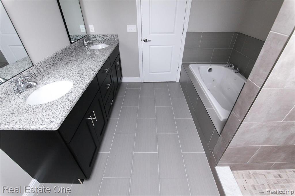 2466 Eastern Avenue Rochester Hills, MI 48307 - Photo 30 of 48