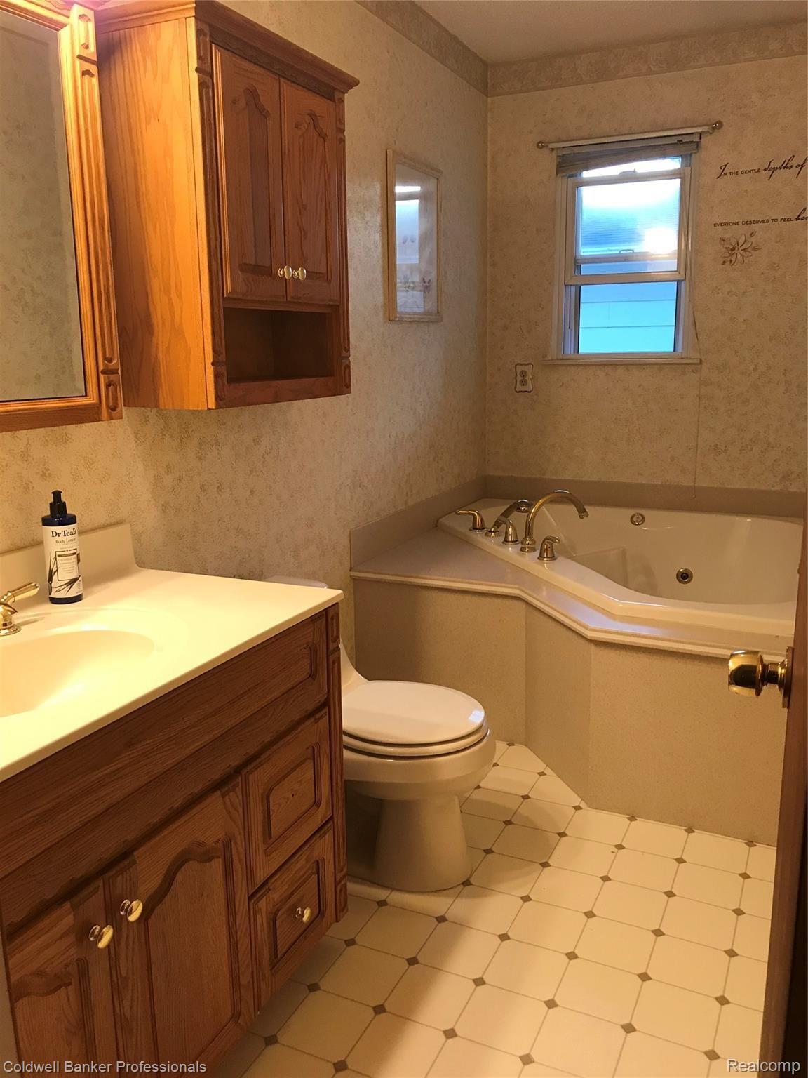8201 North Nichols Road Flushing, MI 48433 - Photo 5 of 17 7C8BBDA6-8EB2-4E69-9824-1C9F09C4BCAE.jpeg