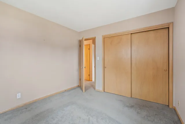 $1,800 | 537-541 North Edgelawn Drive, Unit 541, Aurora, IL 60506