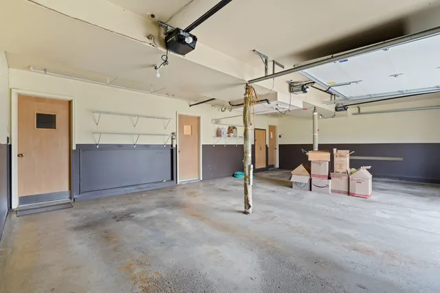 $1,800 | 537-541 North Edgelawn Drive, Unit 541, Aurora, IL 60506