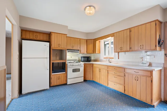 $1,800 | 537-541 North Edgelawn Drive, Unit 541, Aurora, IL 60506