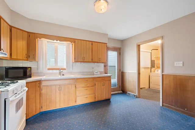 $1,800 | 537-541 North Edgelawn Drive, Unit 541, Aurora, IL 60506