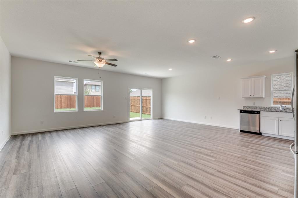1512 Ancer Way Fort Worth, TX 76052 - Photo 3 of 12