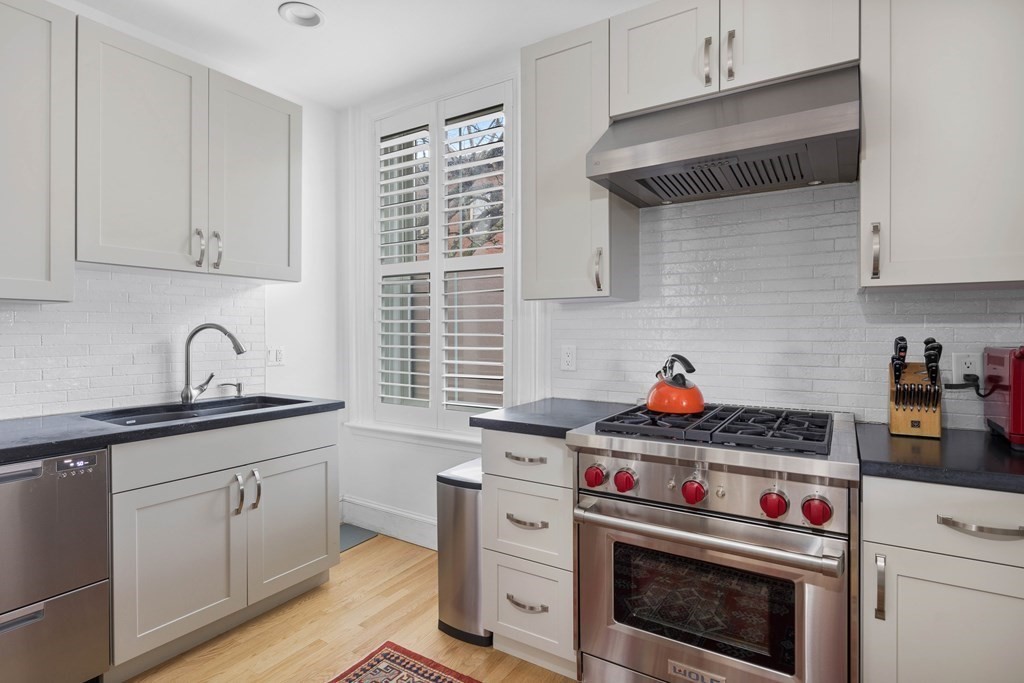 435 Main Street, Unit R1 Boston, MA 02129 - Photo 8 of 21
