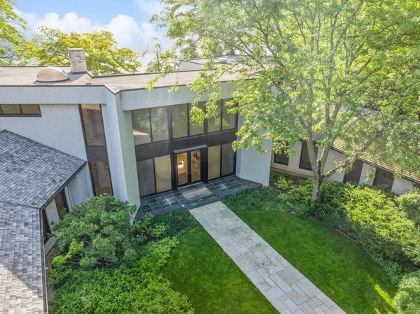 a view of a house with a backyard