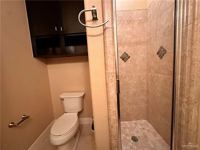 a bathroom with a toilet and a shower