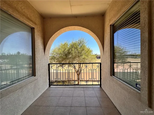 a view of entryway with interior