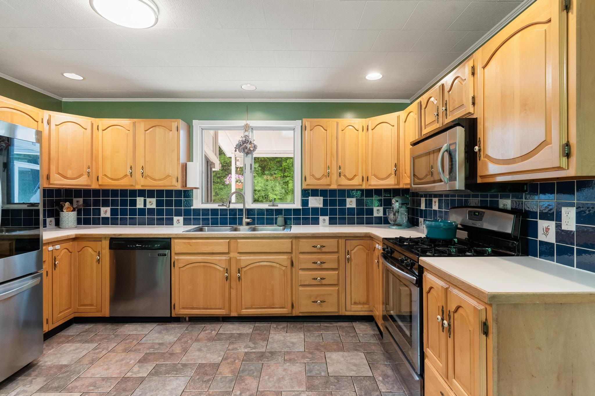 1083 N Road Hinesburg, VT 05461 - Photo 18 of 60