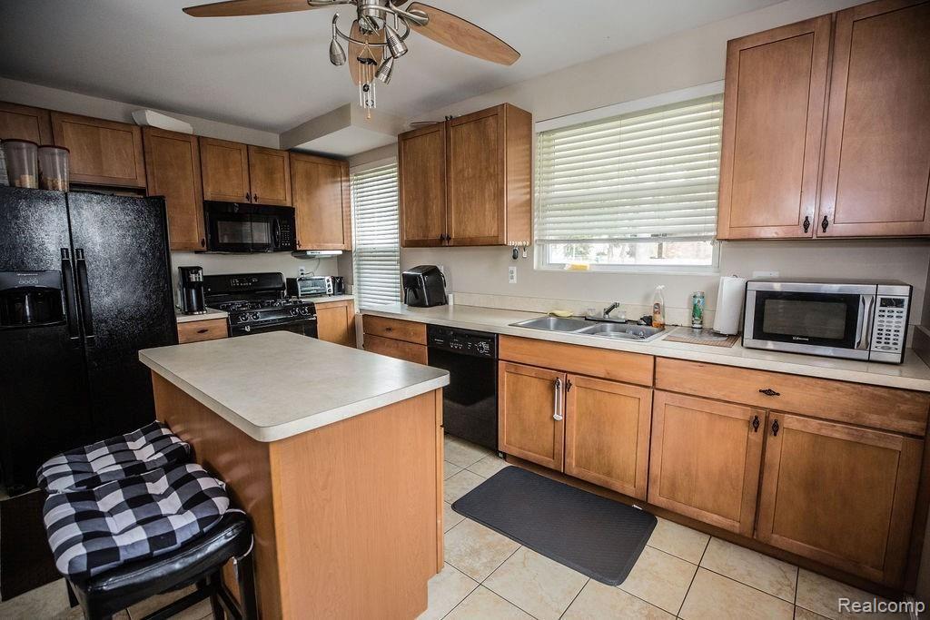 3075 Emmons Avenue Rochester Hills, MI 48307 - Photo 10 of 21