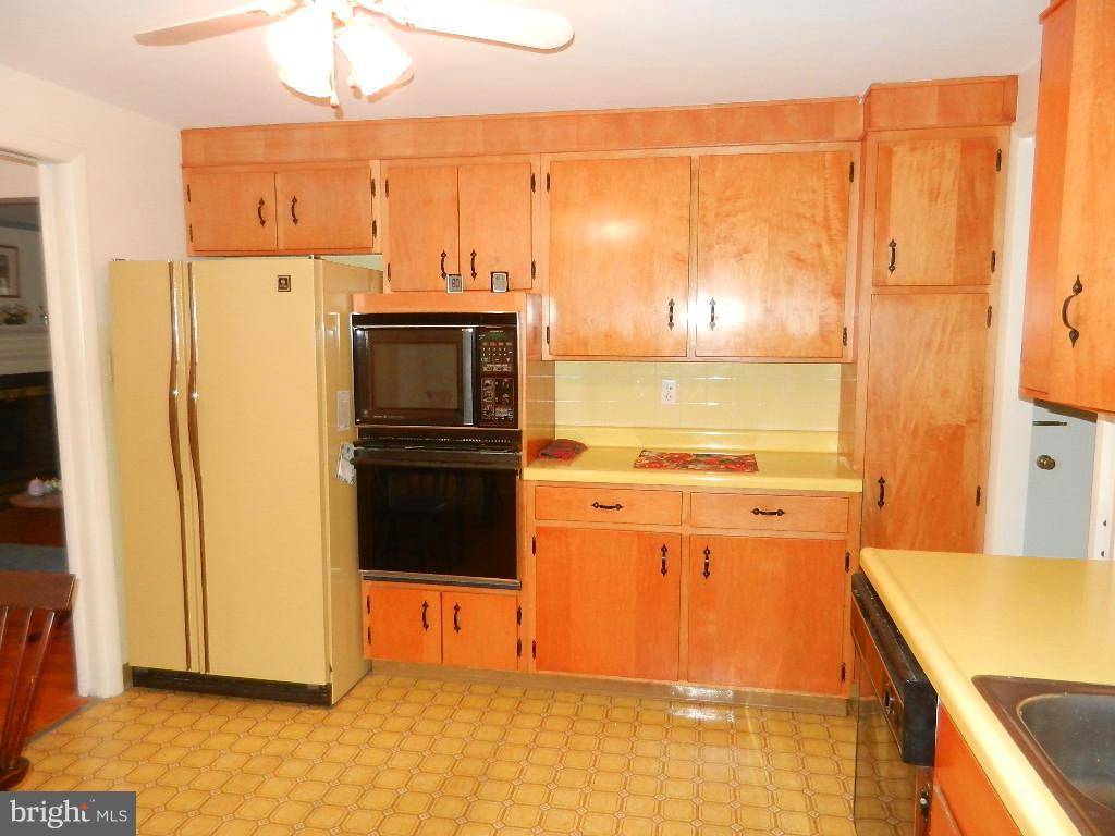839 Windsor Road Cumberland, MD 21502 - Photo 7 of 21 Kitchen