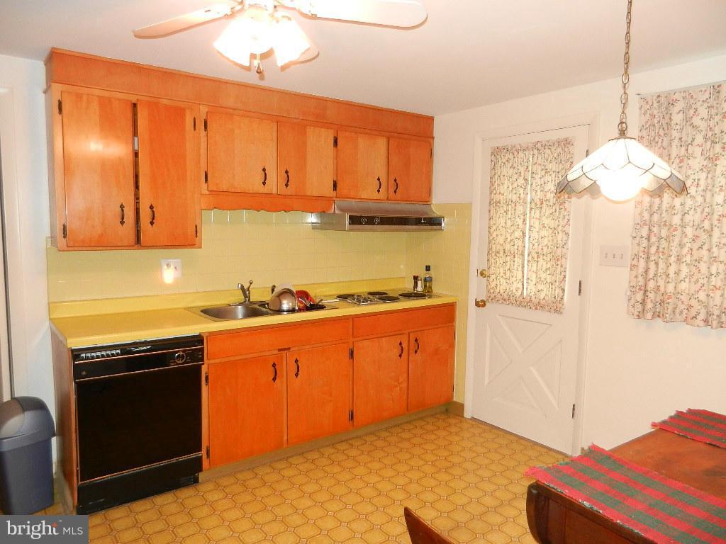 839 Windsor Road Cumberland, MD 21502 - Photo 8 of 21 Kitchen