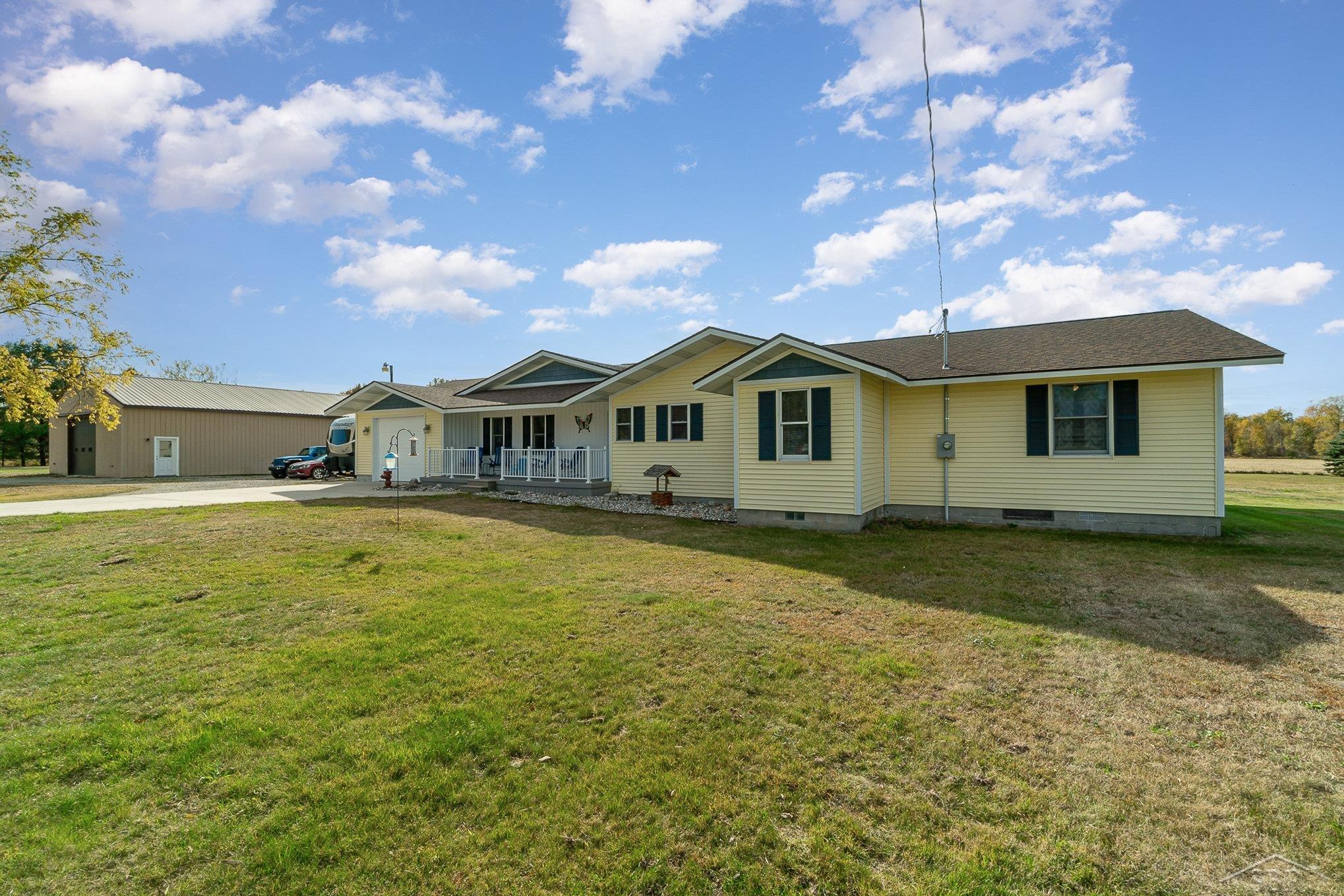 3303 North Garfield Road Pinconning, MI 48650 - Photo 1 of 25