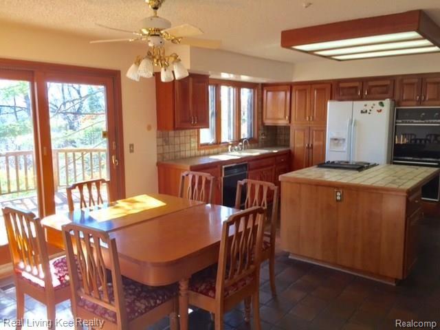 1238 Mead Road Rochester, MI 48306 - Photo 11 of 49 1.6