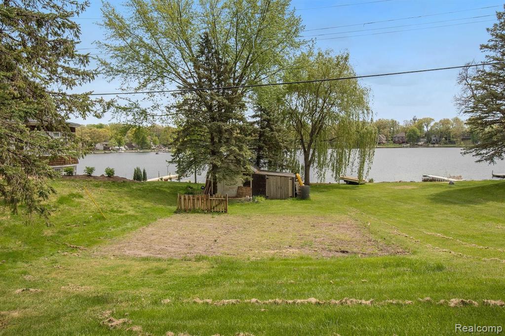 158 Clifford Road Brighton, MI 48116 - Photo 1 of 23
