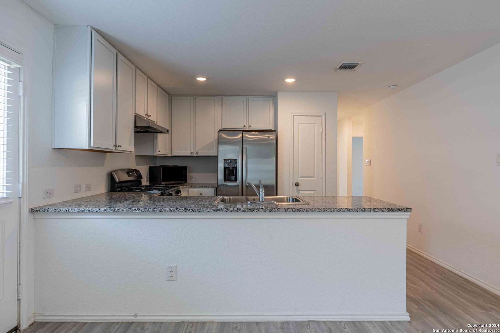 6562 Runaway Row Converse, TX 78109 - Photo 11 of 27