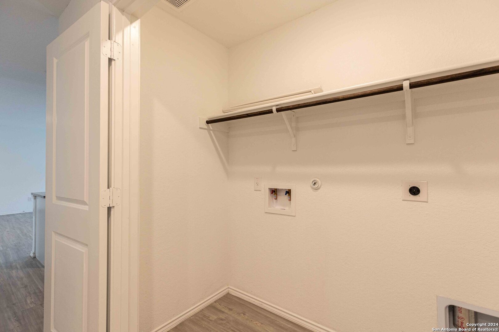 6562 Runaway Row Converse, TX 78109 - Photo 13 of 27