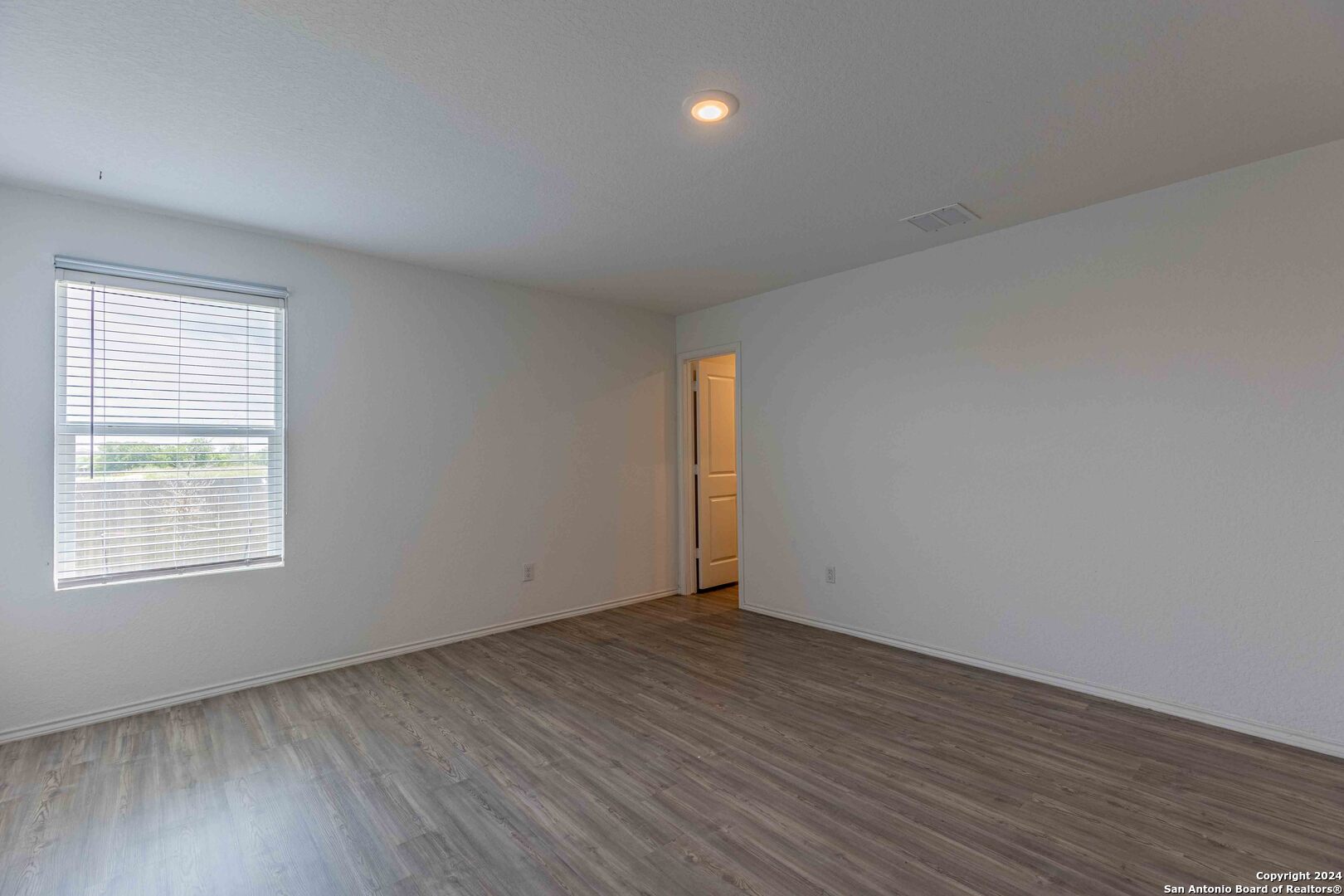 6562 Runaway Row Converse, TX 78109 - Photo 15 of 27