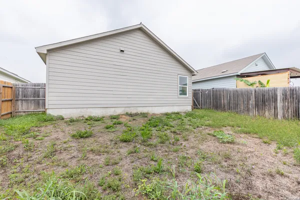 $1,500 | 6562 Runaway Row, Converse, TX 78109