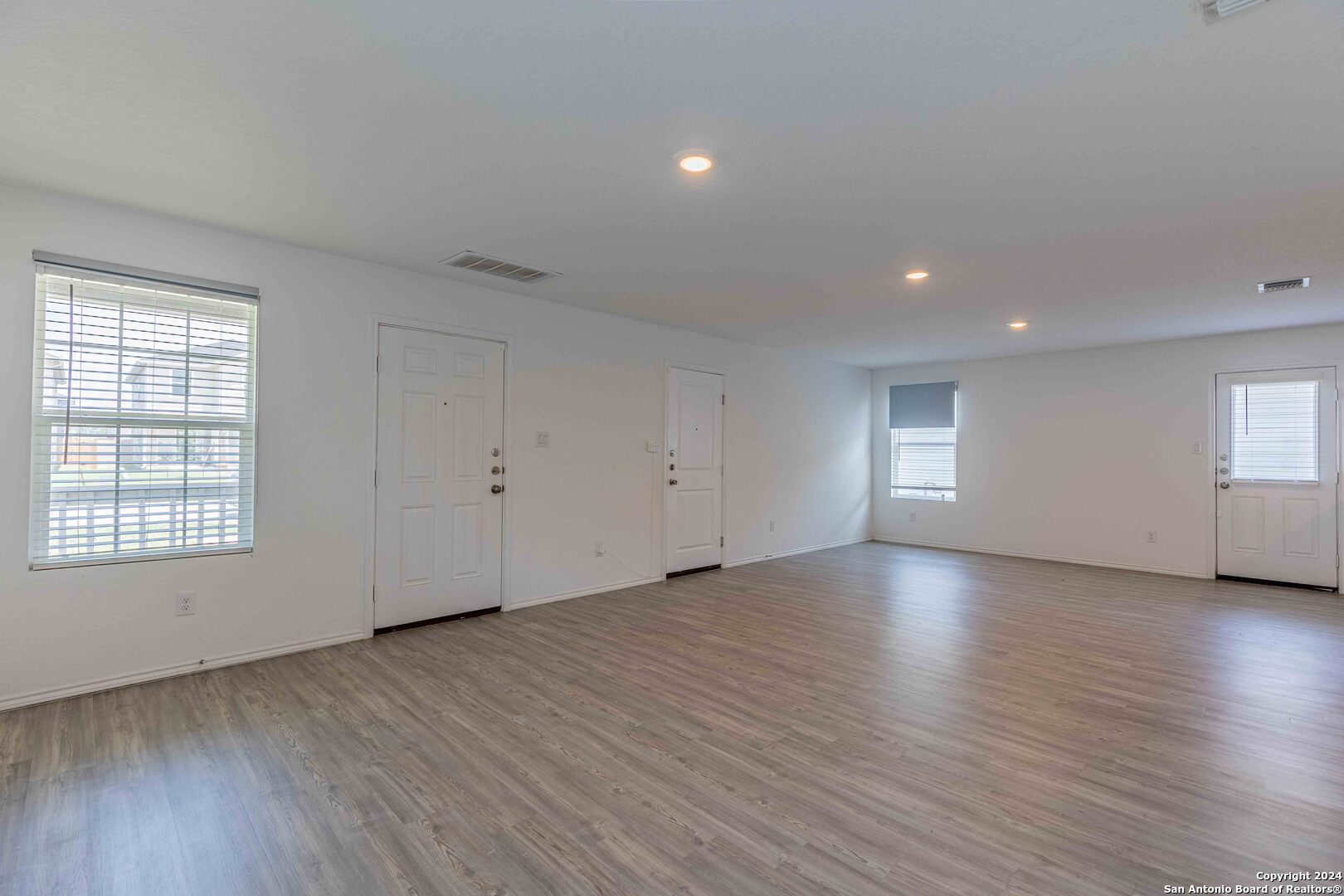 6562 Runaway Row Converse, TX 78109 - Photo 4 of 27