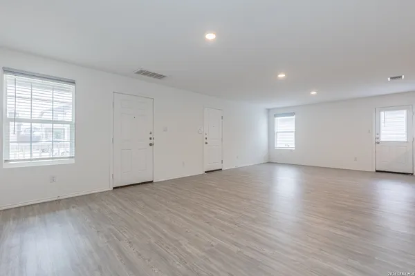 $1,500 | 6562 Runaway Row, Converse, TX 78109