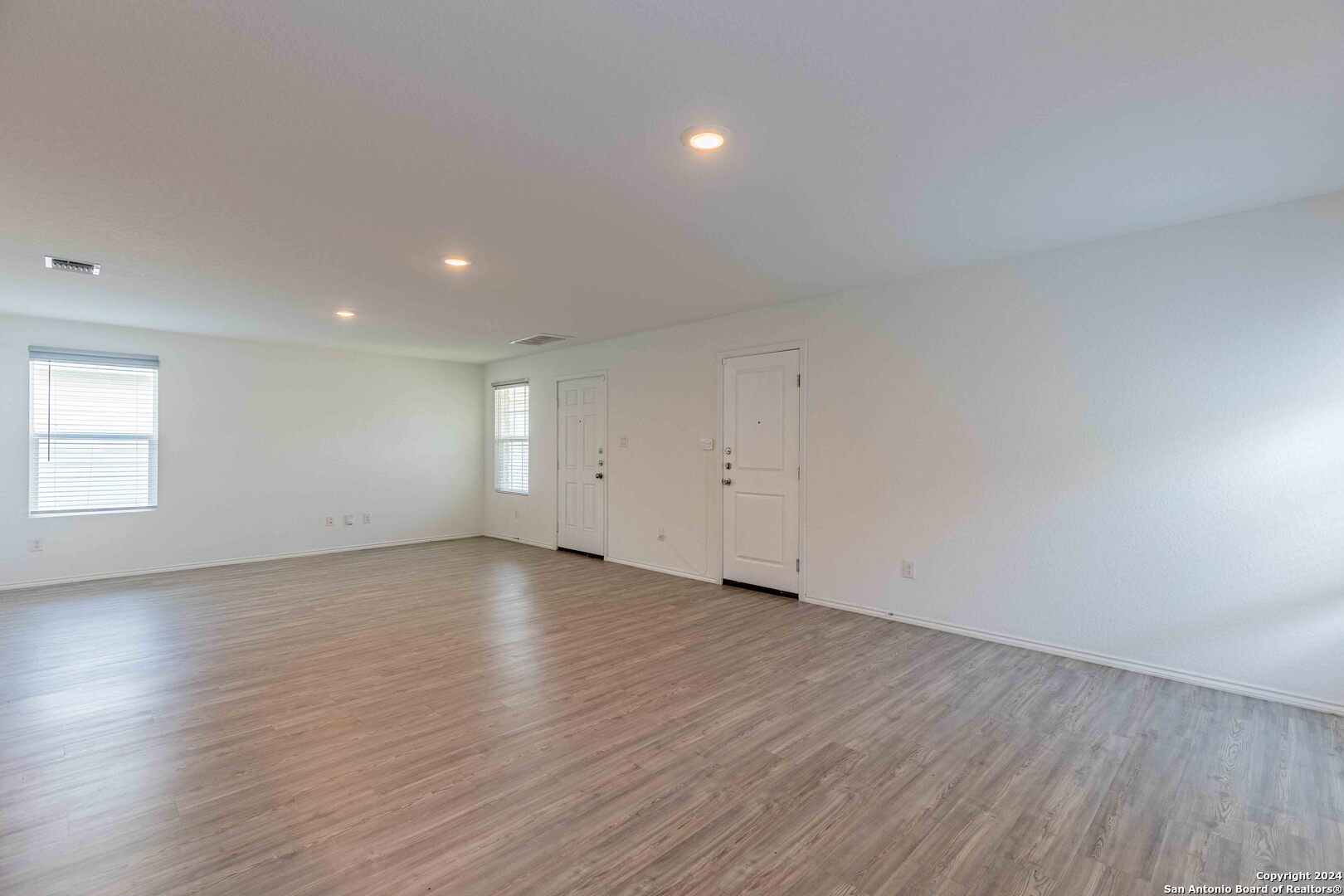 6562 Runaway Row Converse, TX 78109 - Photo 6 of 27