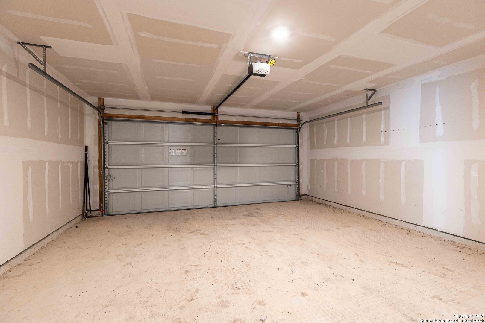 6562 Runaway Row Converse, TX 78109 - Photo 7 of 27