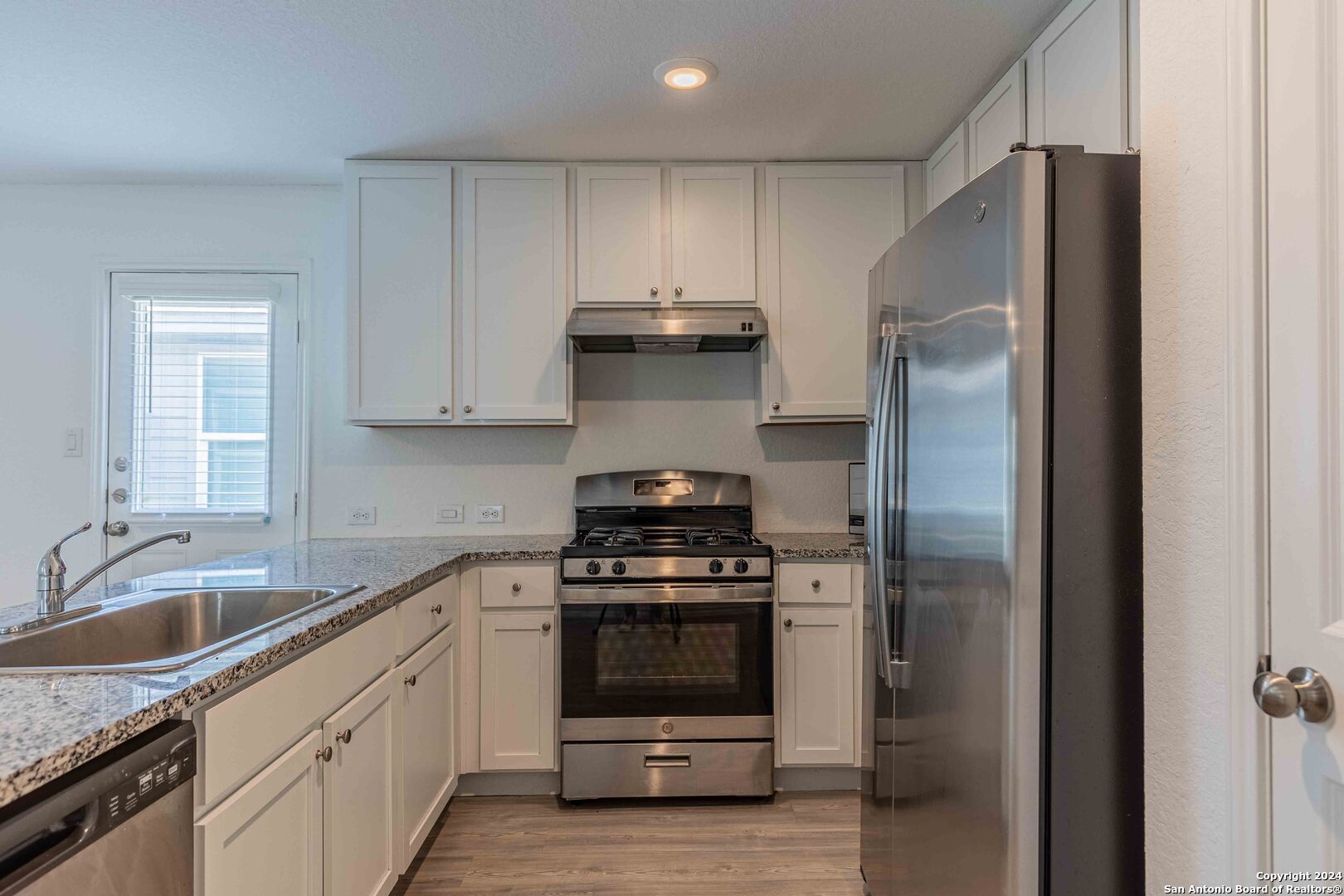 6562 Runaway Row Converse, TX 78109 - Photo 10 of 27