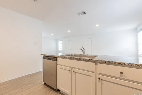 $1,500 | 6562 Runaway Row, Converse, TX 78109