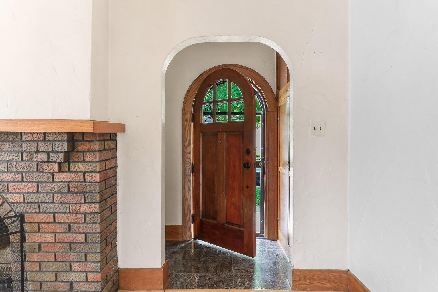 1206 West Healey Street Champaign, IL 61821 - Photo 5 of 42 a view of entryway with a rug